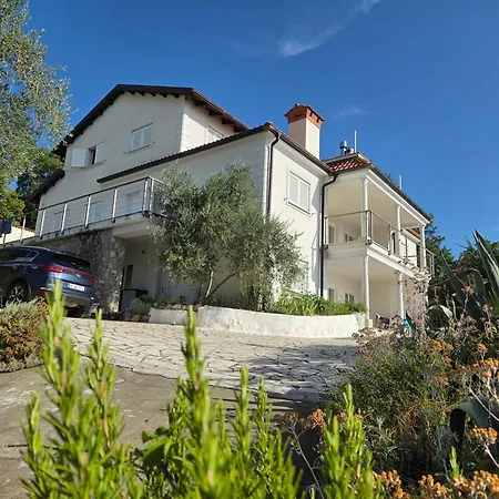 Apartman Fuer 4 Personen Mit Jacuzzi Und Pool