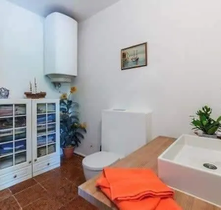 Fuer 4 Personen Mit Jacuzzi Und Pool Apartman Lovran
