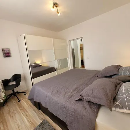 Apartman Fuer 4 Personen Mit Jacuzzi Und Pool