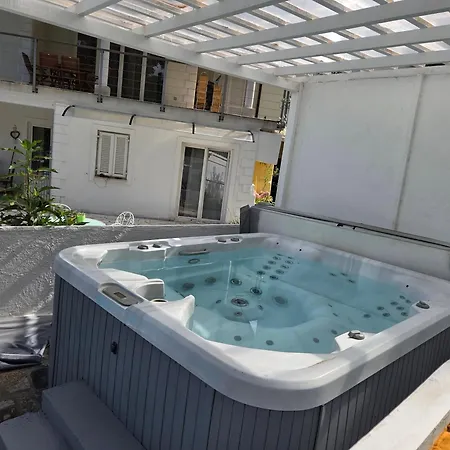 Fuer 4 Personen Mit Jacuzzi Und Pool *
