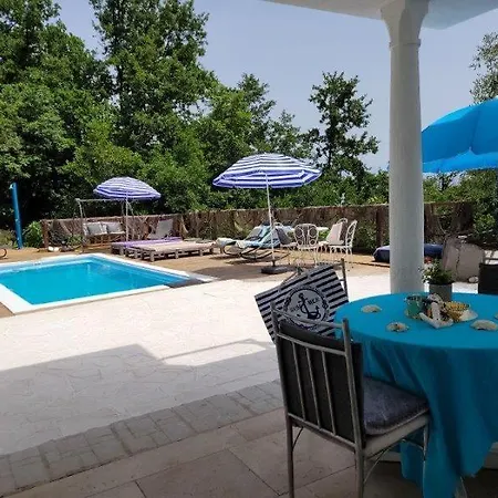 Fuer 4 Personen Mit Jacuzzi Und Pool Apartman