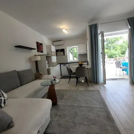 Fuer 4 Personen Mit Jacuzzi Und Pool *